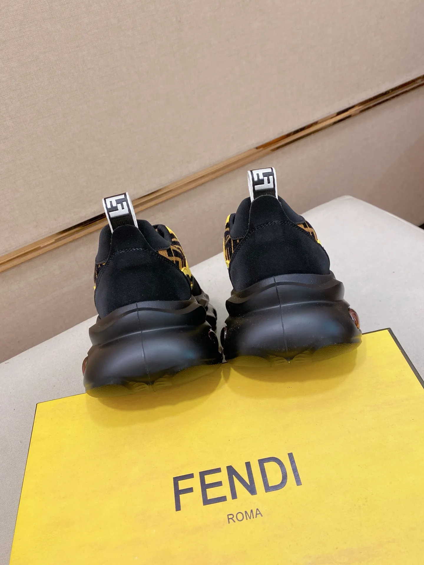 Factory price 442💰 (fendi) New style 👊🏻 upper 🇮🇹 imported cowhide fabric 🇩🇪 lining imported sheepskin lining. The original outsole is molded to highlight the identity of every man, and the upper foot is elegant and stable🚶🏻🚶🏻The high-end custom counters reproduce the original version📯No matter the wind or rain, the shoe last remains unchanged and can withstand the verification of time🔍️,🔵 Size: 38-44